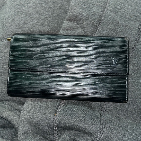 Louis Vuitton Black Leather Epi long wallet gold hardware - Picture 1 of 13